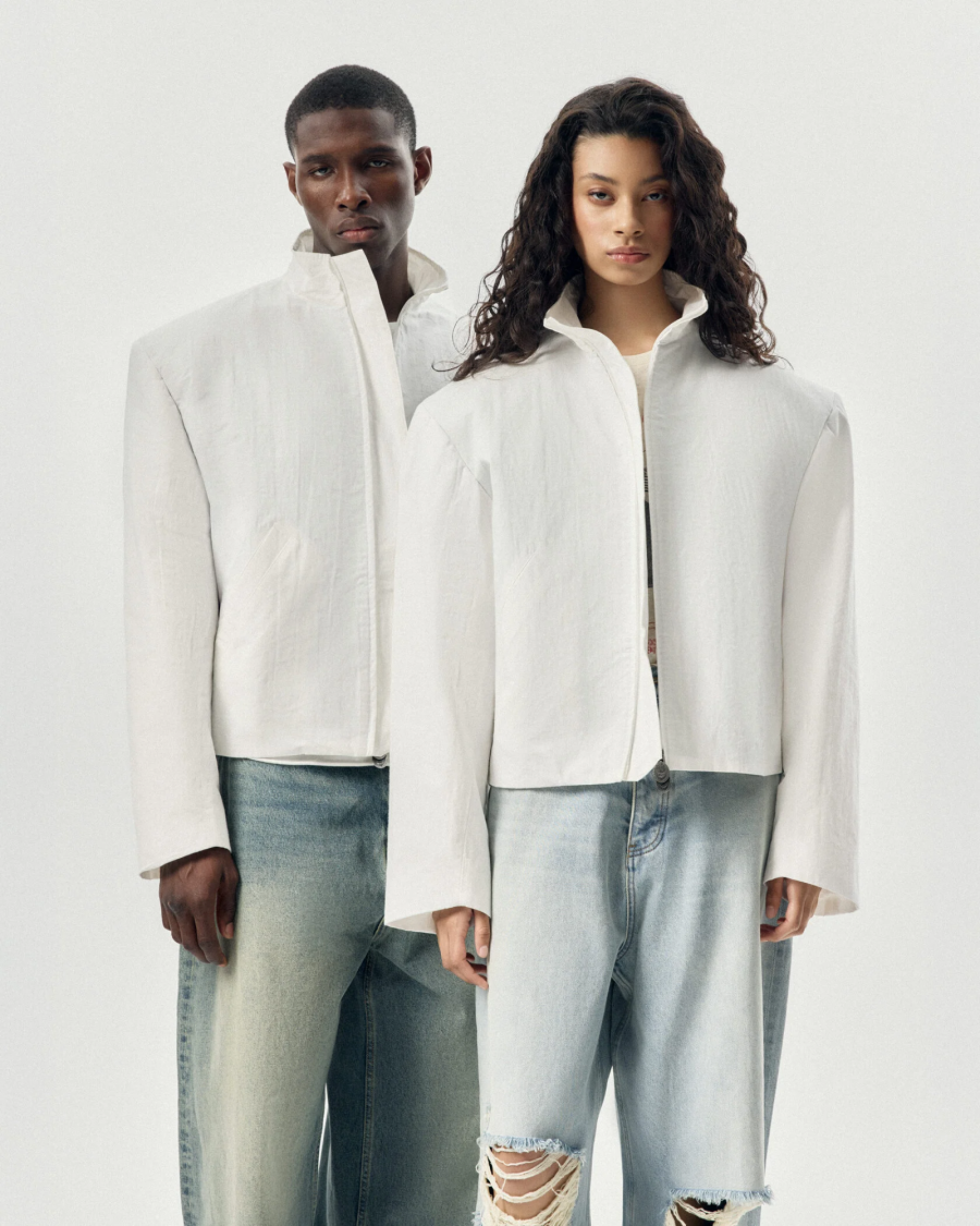 Куртка с объемными плечами