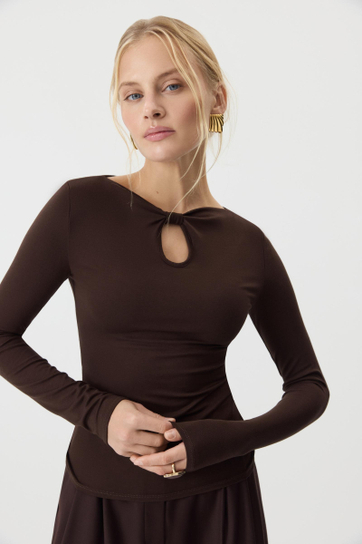 Лонгслив с декоративным узлом Charmstore, цвет: горький шоколад, 205-44165-565 купить онлайн